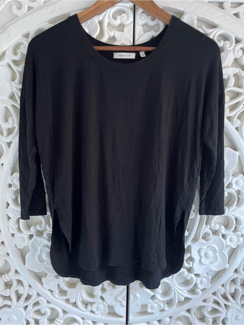Babaton Black 3/4 Sleeve Crewneck Tee XS Soft Stretch Hi Low Hem Top